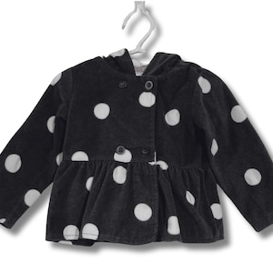 Chaqueta vintage con capucha gris oscuro y blanca para niños pequeños con orejas de animal ~ Abrigo peplum de lunares de polar Y2K de Carter's 2000 ~ Talla de niña 18 M - 24 M