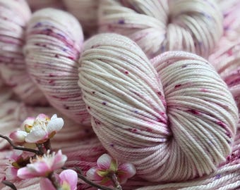 Hawthorn - Handgefärbte gesprenkelte rosa Wolle - Kammgarn, DK,Bulk, Sock Merino, Suri, Yak Silk Bases.