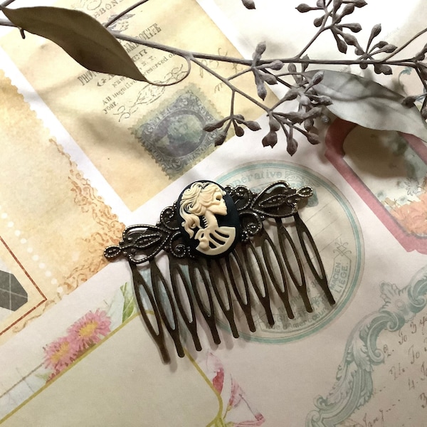 Hair Accessory-Gothic-Off White-Black-She Skull-Brass Comb