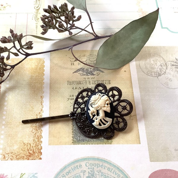 Hair Clip-She Skull-Off White-Hair Accessory-Steampunk-Hair Accessory