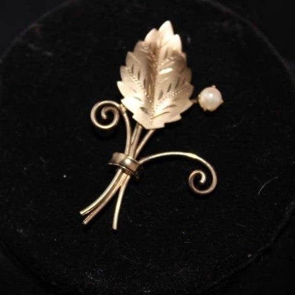 12K GF Dixelle - Dainty Gold Leaf brooch with Pearl - Signed