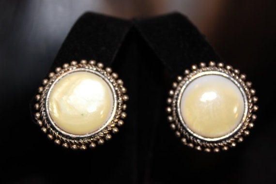 Lemon Thermoset Vintage  Clip Earrings - Unsigned - image 1