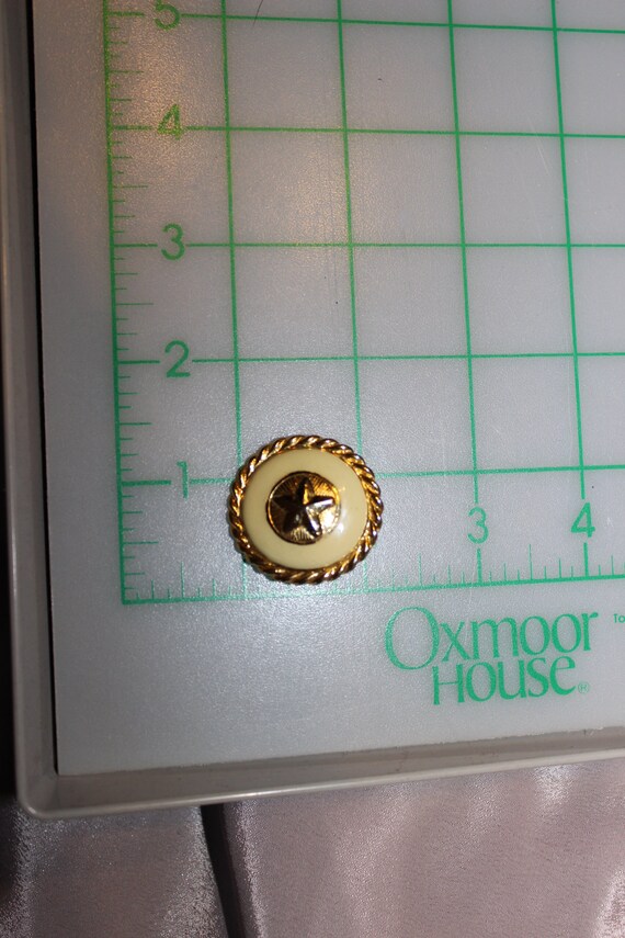 Cream colored statement earrings! Unsigned clip o… - image 5