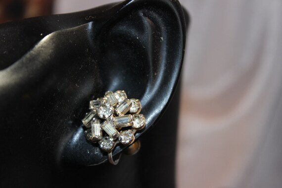 Lovely Rhinestone Screwback Earrings - image 4