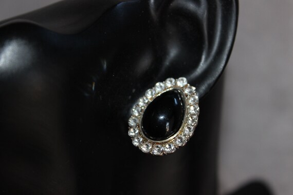 Gorgeous teardrop black and rhinestone clip on ea… - image 6