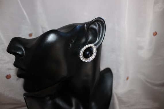 Gorgeous teardrop black and rhinestone clip on ea… - image 1