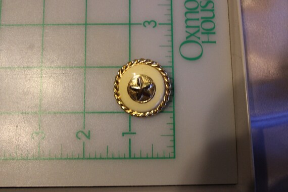 Cream colored statement earrings! Unsigned clip o… - image 7