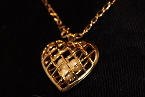 AVON Open Heart with floating Pearls on 18" Chain… - image 3