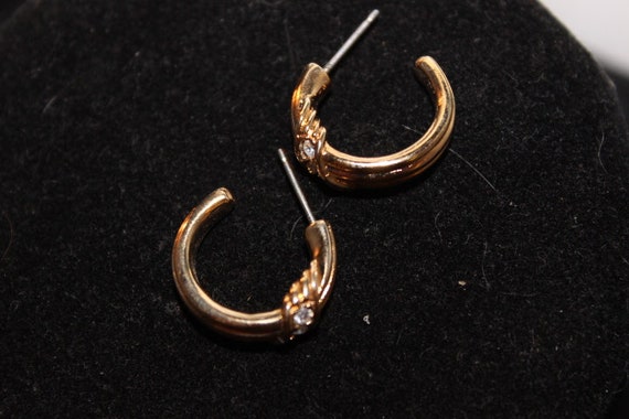 AVON 3-piece Set -Brooch, Pierced Hoop earrings a… - image 8