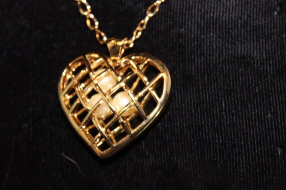 AVON Open Heart with floating Pearls on 18" Chain… - image 1