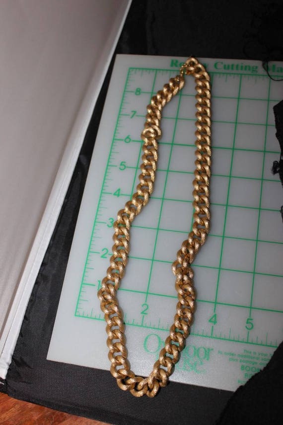 AVON - Lovely large link brushed goldtone chain n… - image 5