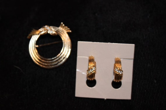 AVON 3-piece Set -Brooch, Pierced Hoop earrings a… - image 1