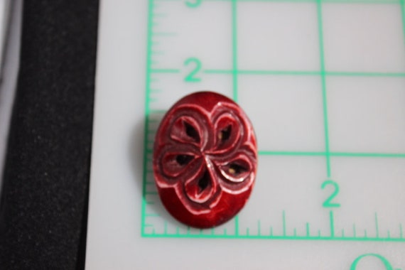 Red carved statement earrings - Unsigned - image 8