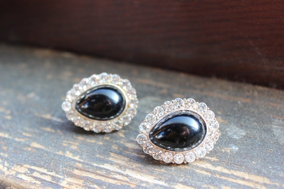 Gorgeous teardrop black and rhinestone clip on ea… - image 9