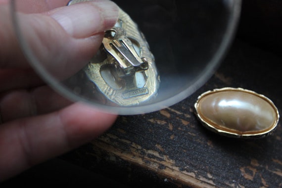 RICHELIEU - Amazing vintage signed pearl earrings… - image 7