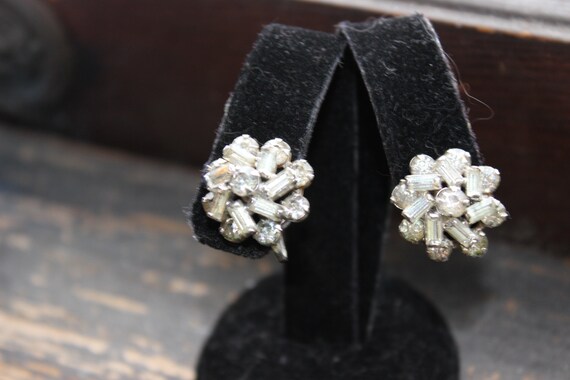 Lovely Rhinestone Screwback Earrings - image 9