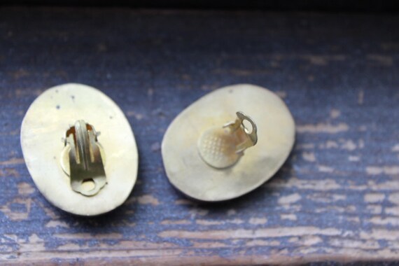 Red carved statement earrings - Unsigned - image 7