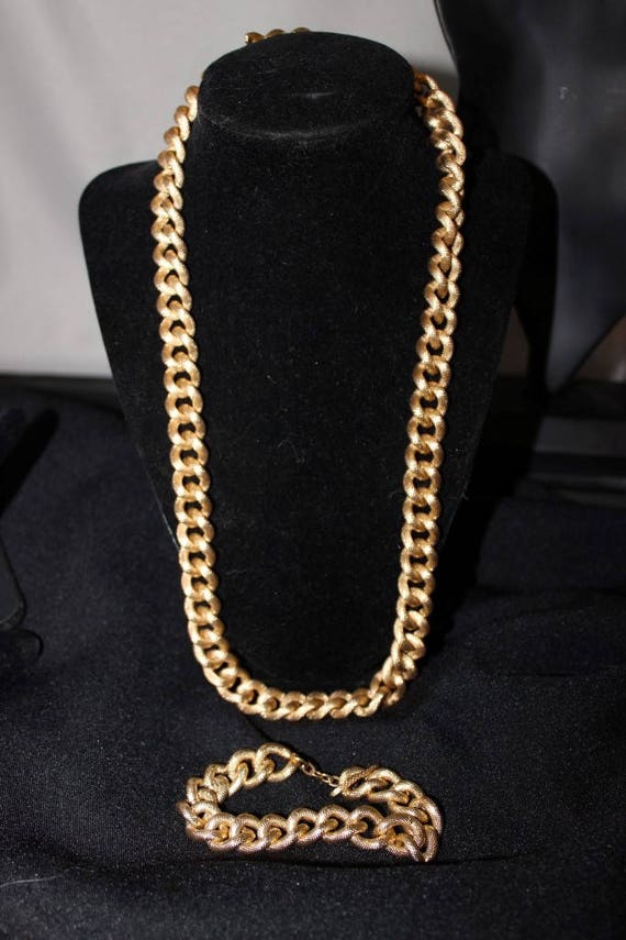 AVON - Lovely large link brushed goldtone chain n… - image 2