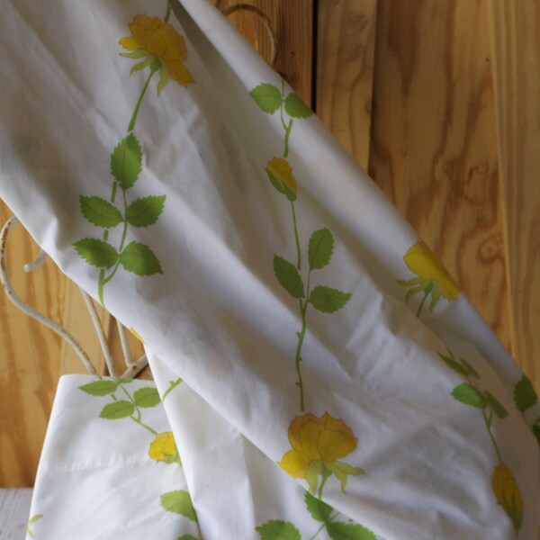 Fitted Twin Bedding/ Vintage Bed Sheets  / Standard Pillowcase/ Vintage Linen/ Yellow Roses/ White/ Made In The USA/ AnestasVintageLinens