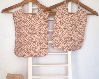 Children's canteen bib towel in double gauze fabric with leopard pattern, handmade in France