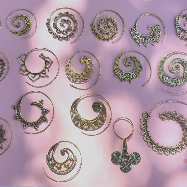 Buy 2 paires & receive 1 paire Free, Spiral earrings with intricate design