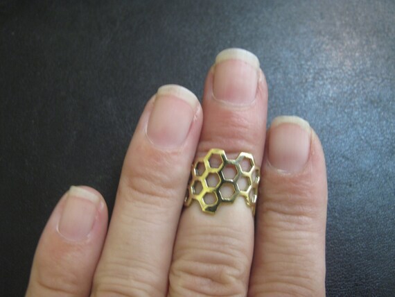 Anillos parte superior dedo sale