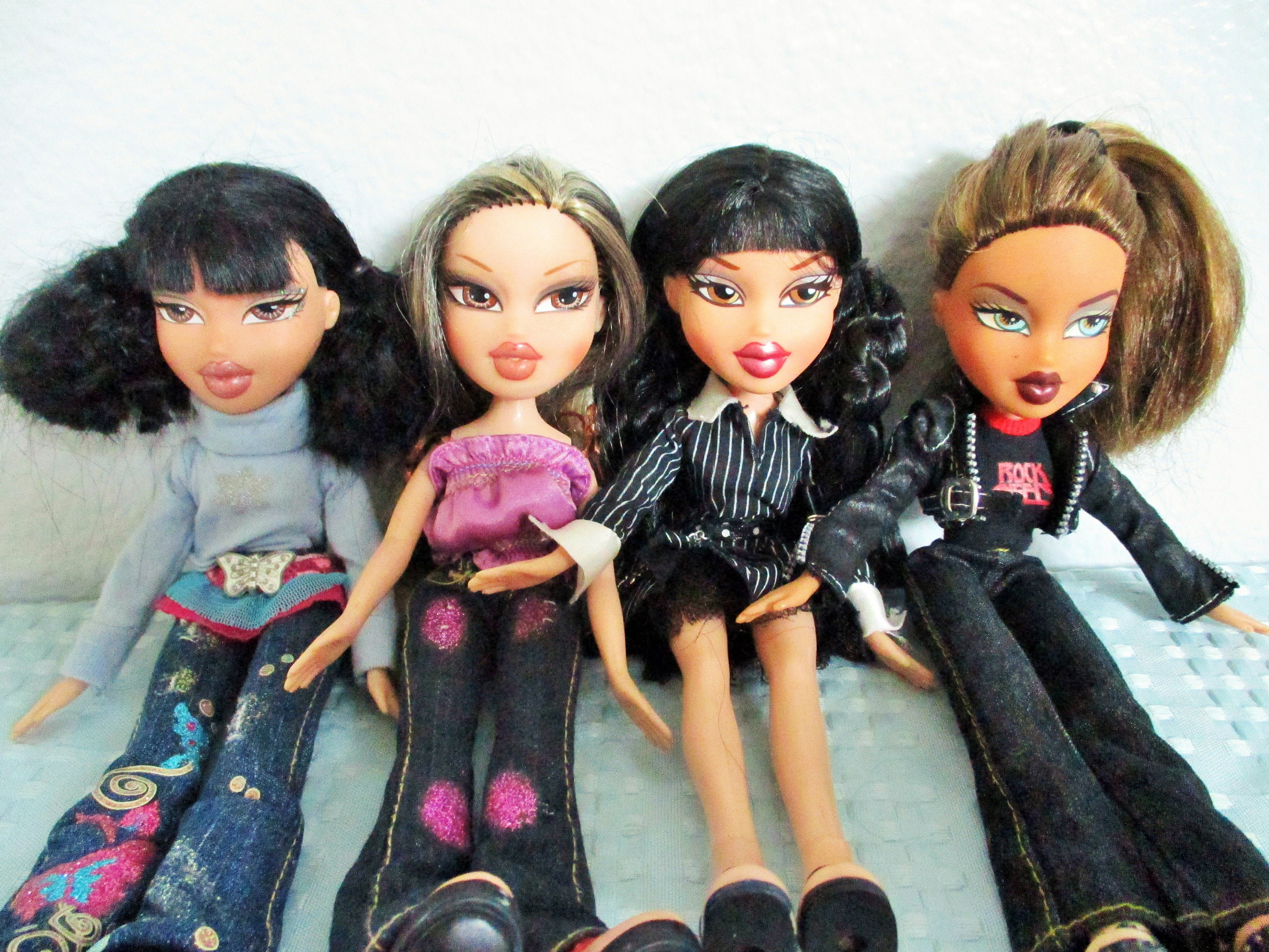 Bratz Doll Lot of 19 dolls BL2