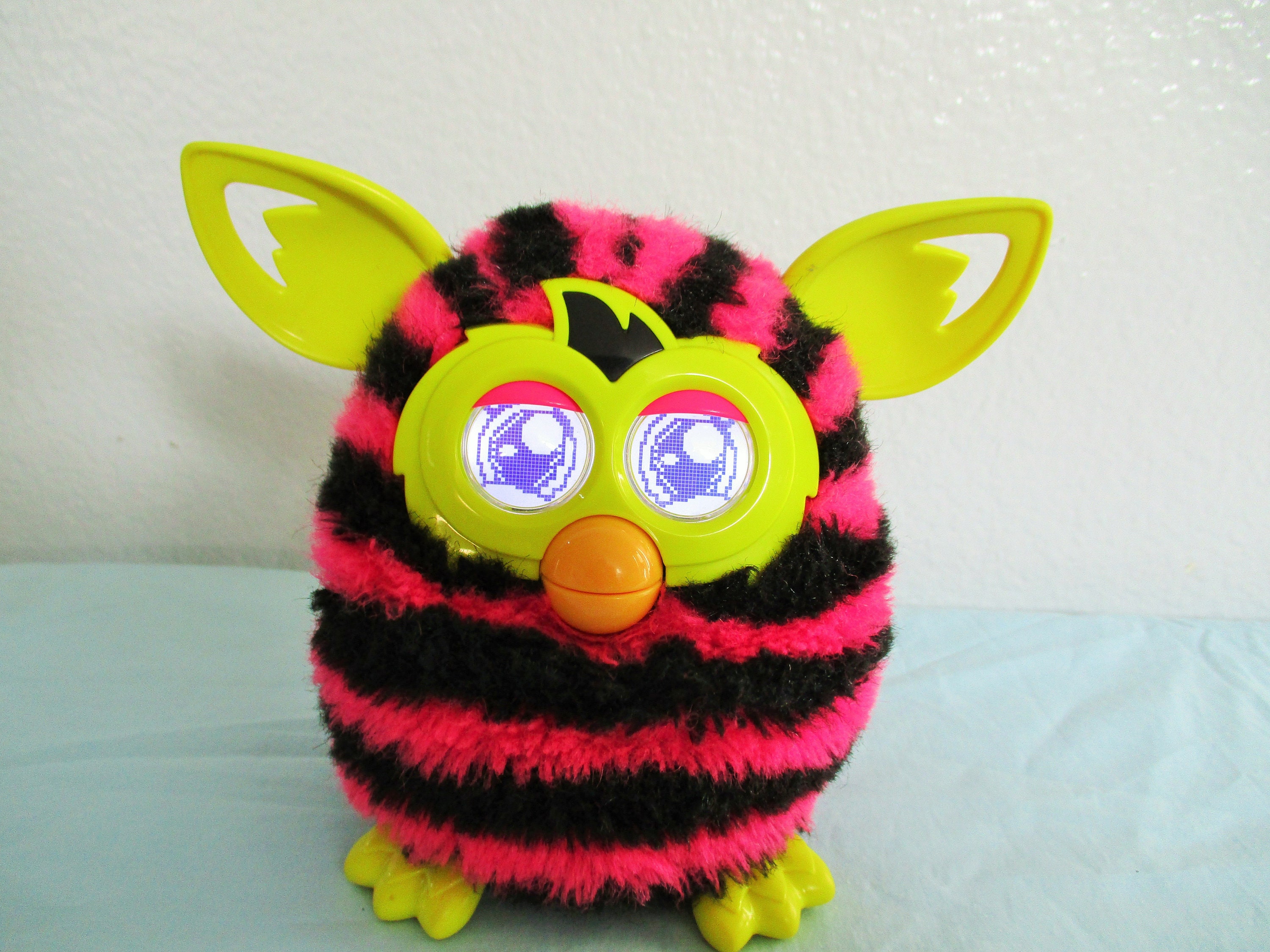 Hasbro Furby Boom Interactive pet toy electronic hot pink 