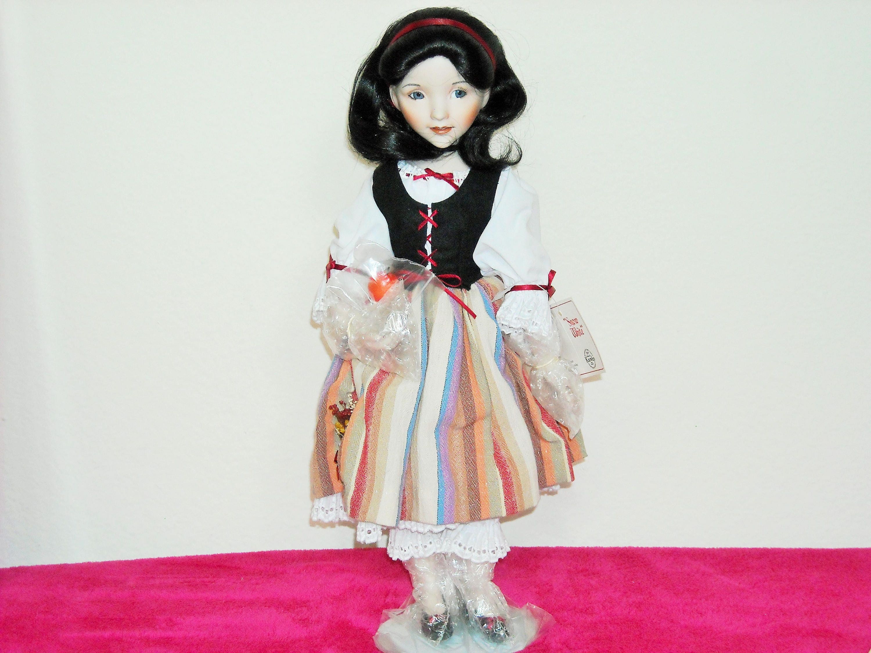 ashton drake snow white