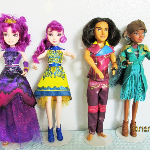 SALE!! Disney Descendants/ Mal -Royal Yacht Ball/Mal Isle Of Lost/Jay The Boy Rooted Hair And Uma/Children Of Fairytale Parents Lovely!