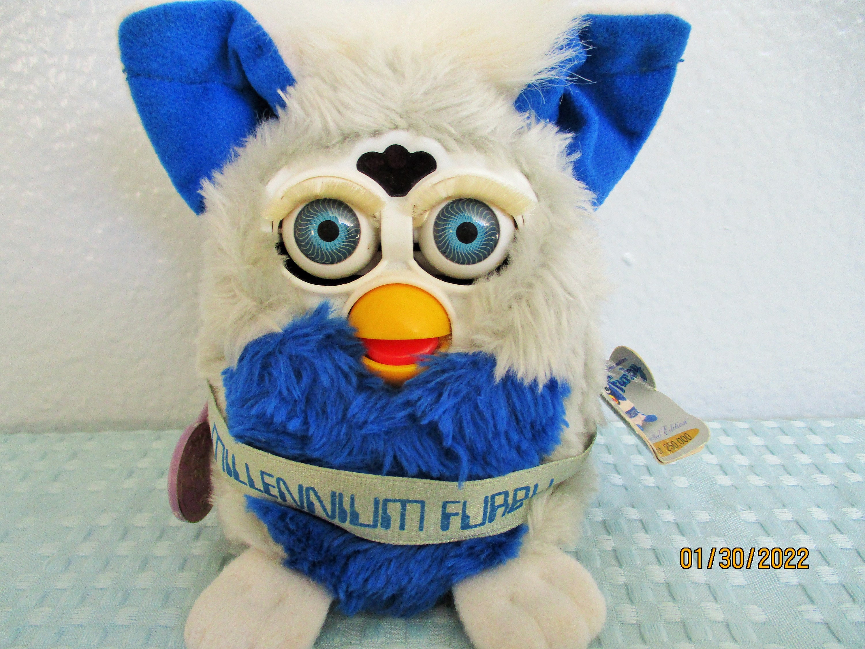 VENTE Tiger Electronics Furby MILLENNIUM Édition Limitée/Piles 4AA non  incluses/Fonctionne très bien/Yeux bleu vif avec étiquette/Rare Edition -   France