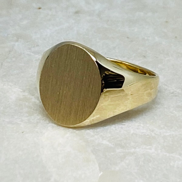 14k Yellow Gold Oval Signet Ring / Solid Gold Unisex Signet Ring / Free Engraving / Men's Signet Ring / Women's Signet Ring / Classic Ring