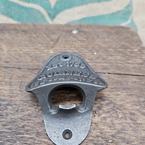GUINNESS cast iron Beer Bottle Opener bild 2