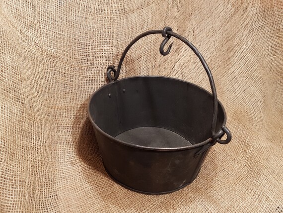 Full Circle Black Beeswax 1.4 oz