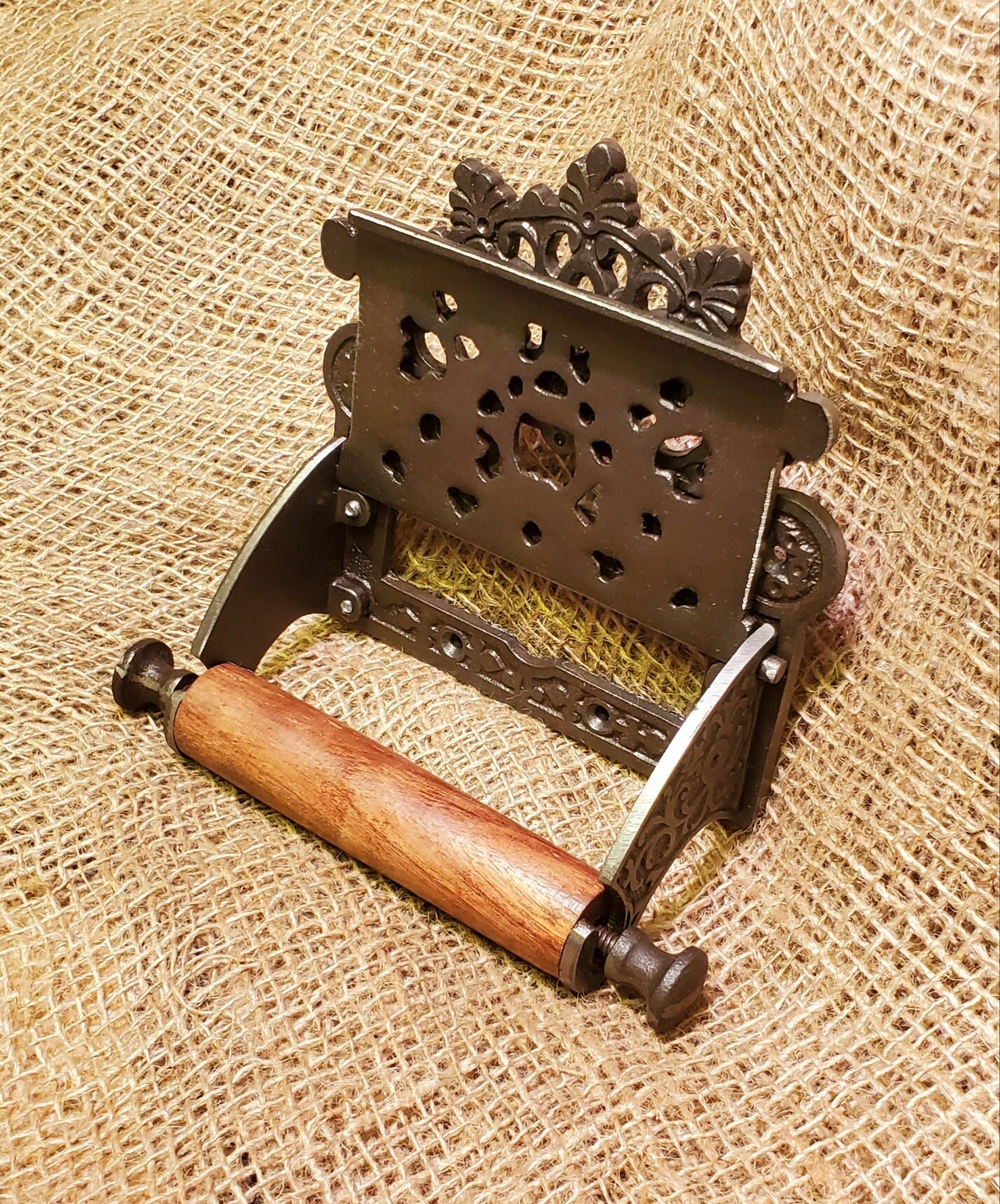 Vintage Cast Iron Toilet Paper Holder – European Rustic Wall Tissue Rack For Bathroom & Kitchen, Black (Includes Screws)