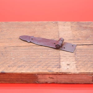 Strap Hinge Arrowhead Oil-Black 5"
