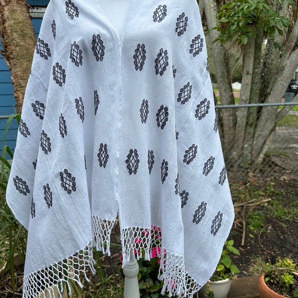 Beach cover up/Shawl/White shawl/Patterned shawl/Woven shawl/Mayan shawl/Translucent shawl/Cotton shawl/Chalina/Guatemalan shawl/Pikbil styl