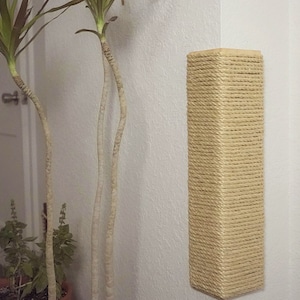 Triangular cat scratching post discount