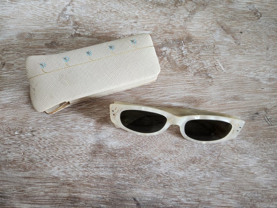 Stellar Vintage 40's American Optical Ivory Marbe… - image 1