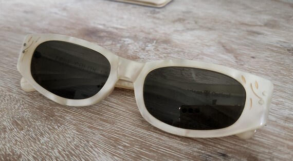 Stellar Vintage 40's American Optical Ivory Marbe… - image 2