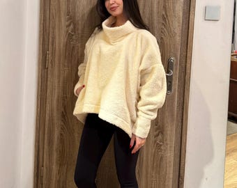 Cream Teddy Fleece Sweater with High Neck/Asymmetrical Hem Pullover with Pockets/F5093