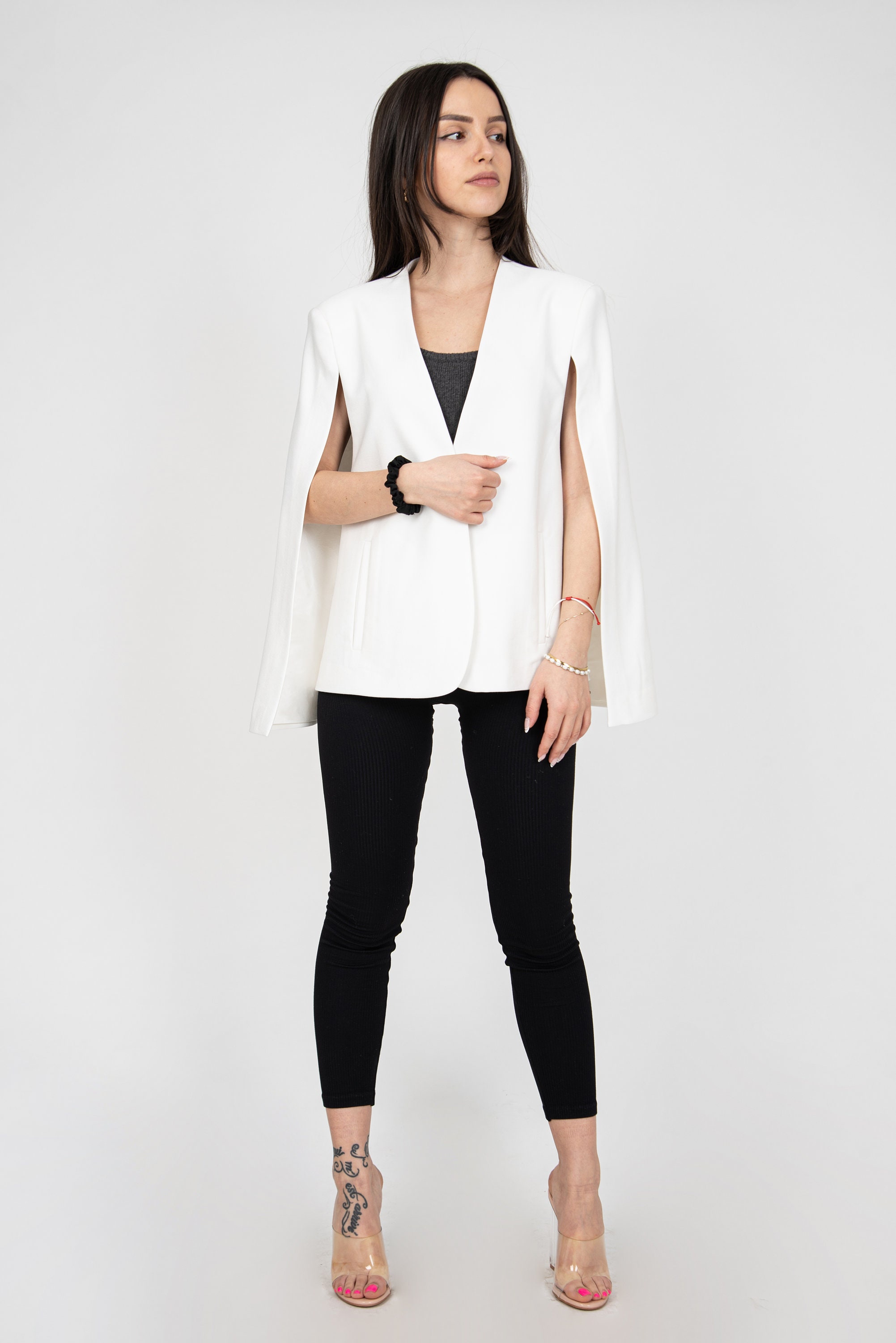Manteau de cape blanche veste pour femmes cape faite la main