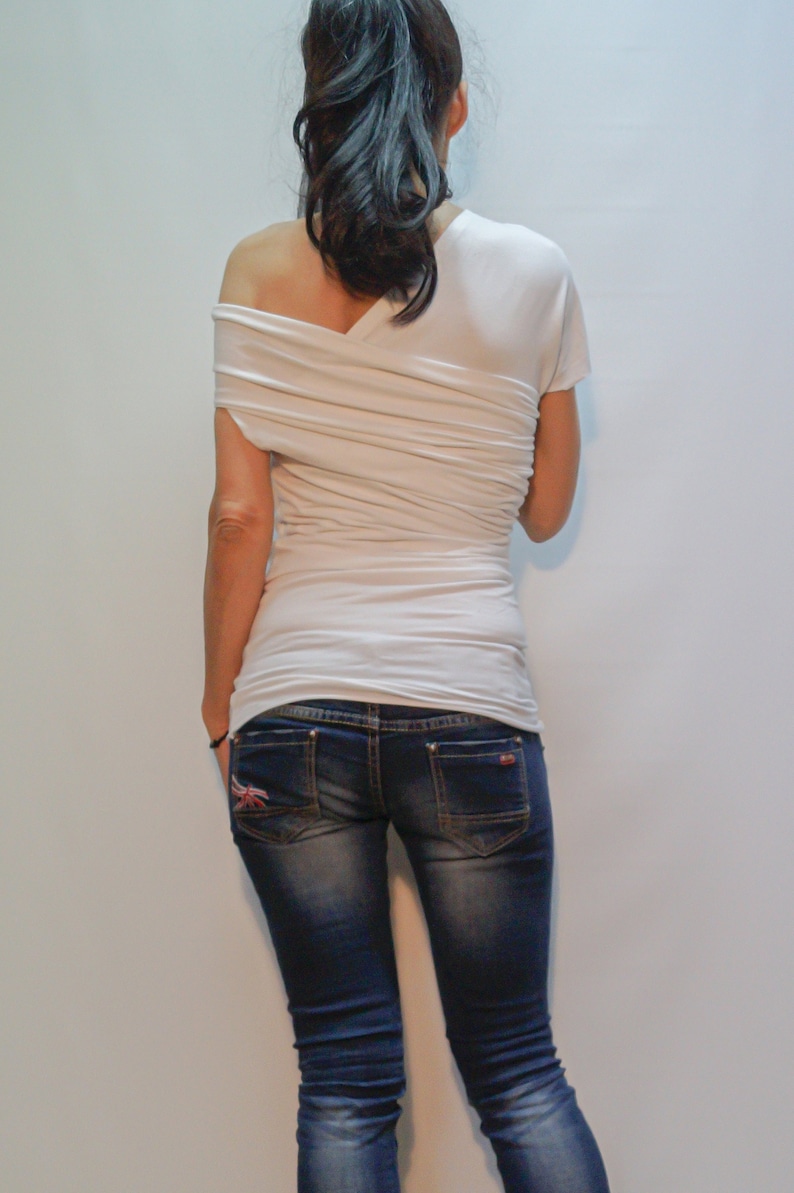 White Woman Blouse/Sexy Top/White Shirt/Jersey Slim Shirt/Top With Open Shoulders/Blue Top/White Casual Tunic/Handmade White Top/Top/F1451 immagine 1