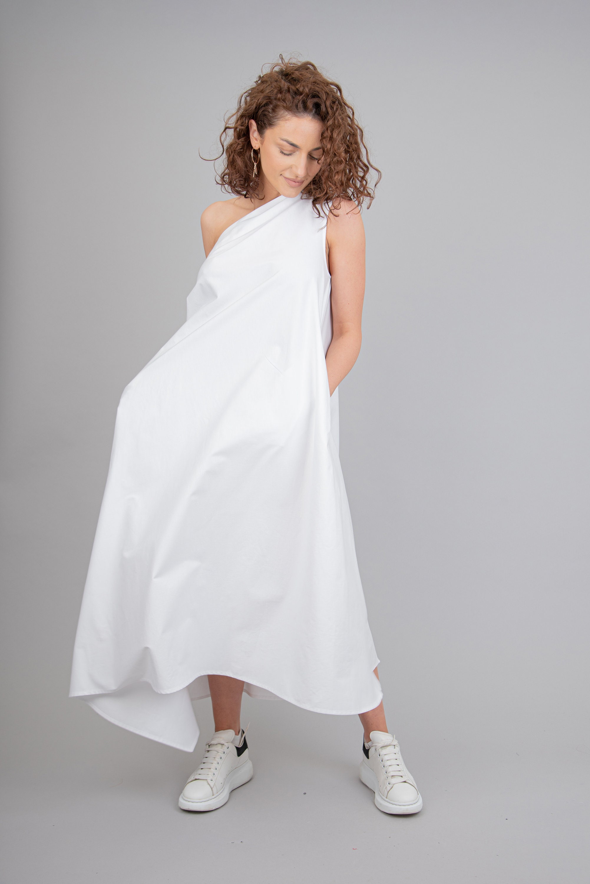ワンピース Off-White DRESS (OWDB522S24FAB001 1010) One Shoulder Dress/white Kaftan/asymmetrical Tunic/white