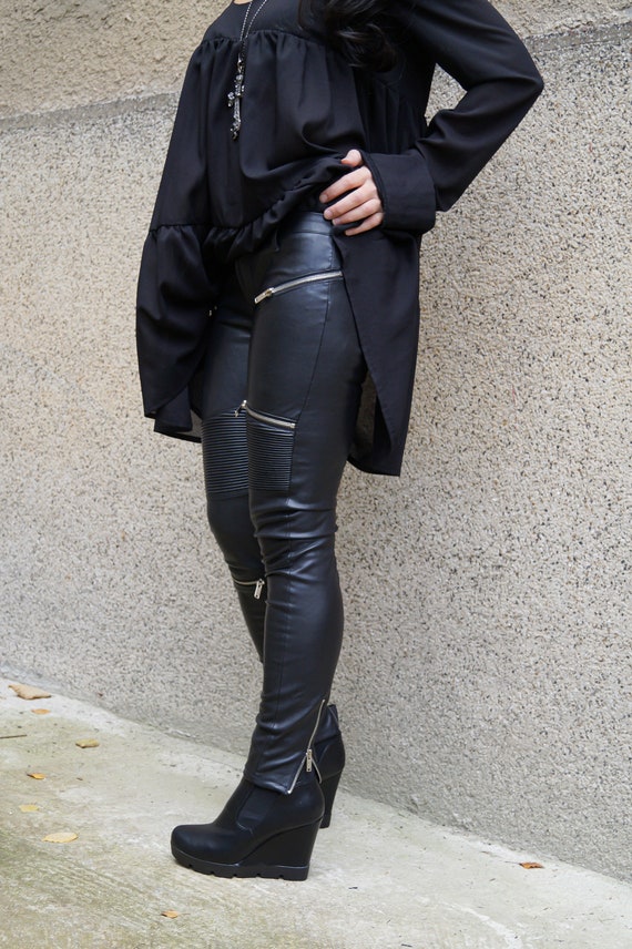 ZARA Buttoned Faux Leather Leggings  Faux leather leggings, Leather  leggings, Leggings are not pants