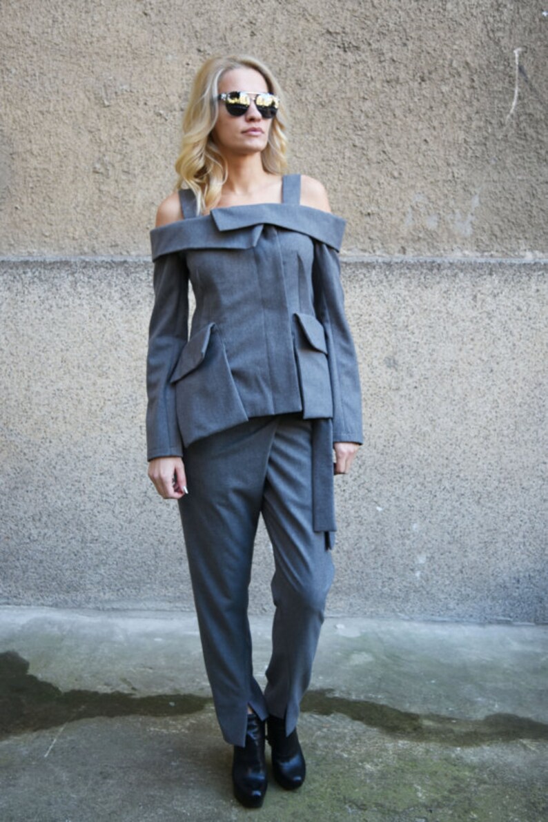 Grey Wool BlazerBusiness OutfitExtravagant BlazerOpen Shoulder JacketCasual BlazerStrip JacketOff Shoulder BlazerLined CoatF1662