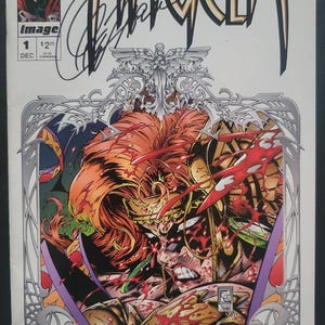 以下が含まれることがあります： 「アンジェラ」のコミック表紙。戦闘シーンの詳細なイラストが描かれています。「アンジェラ」のタイトルは大きく、様式化された文字で表示されています。Image Comicsのロゴと号数が表示されています。サイン入りです。