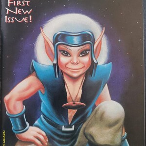 Puede incluir: Una portada de cómic con un elfo de piel azul, cabello blanco y una diadema azul. El elfo lleva una túnica azul y un collar con un colgante marrón. La portada se titula "Elfquest" y presenta el texto "¡Primer número nuevo!" y "¡Bienvenido a nuestro mundo!".