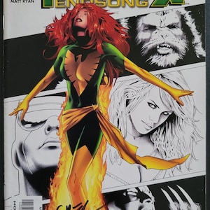 Puede incluir: Portada de cómic de X-Men Phoenix, con una ilustración central de una mujer con un traje verde y dorado con efectos de fuego. La portada incluye el texto "Phoenix Endsong" e ilustraciones de otros personajes.