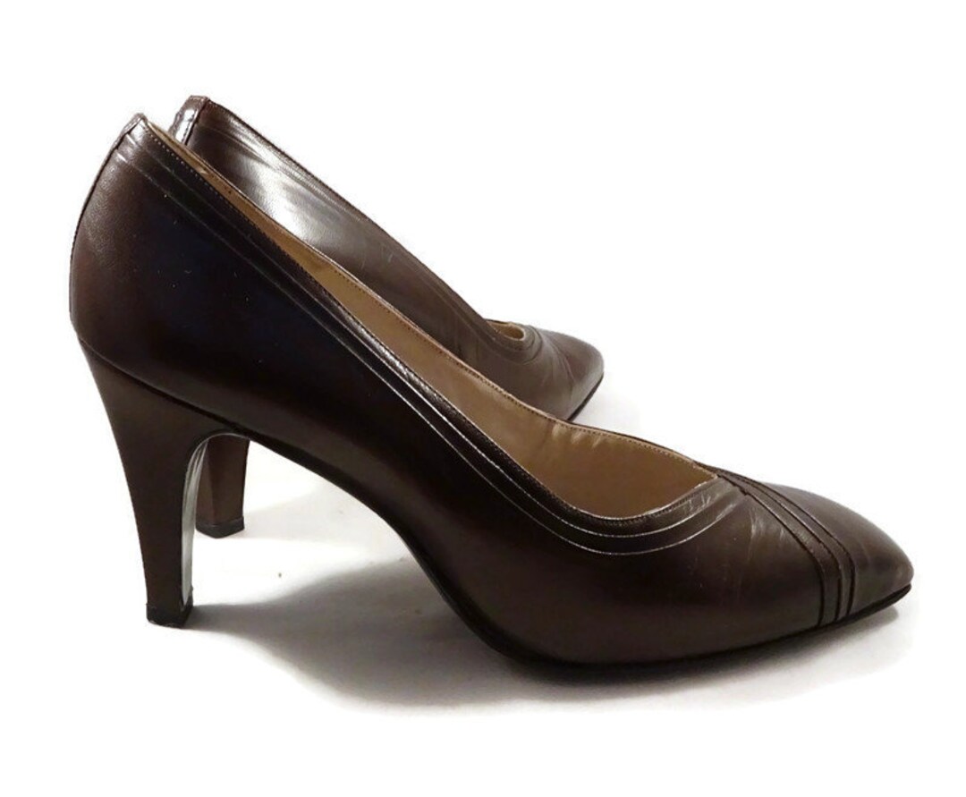 1970-80s Elegant Dark Brown High Heel Leather Pumps by Bally Bellezza ...